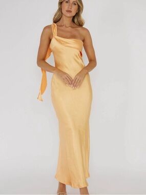 Selfie Leslie One-Shoulder Satin Maxi Dress in Peach